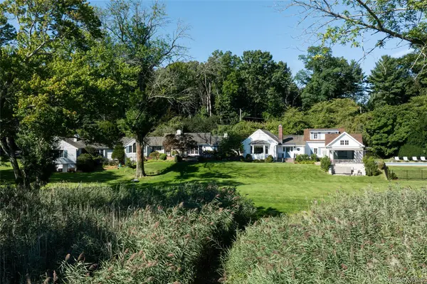 99 Factory Pond RD, Locust Valley, NY 11560