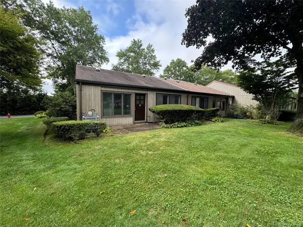 20 Strathmore Gate DR, Stony Brook, NY 11790