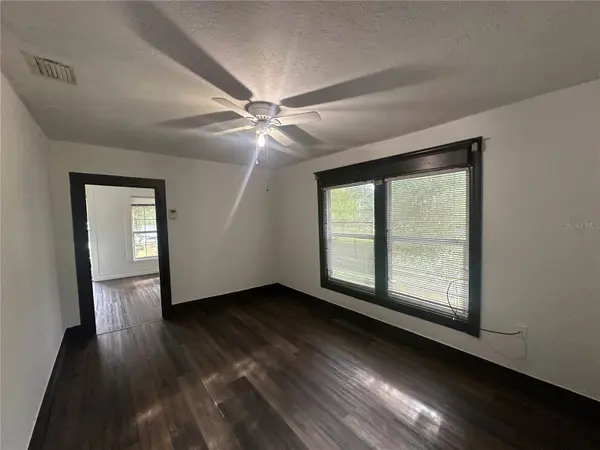 8725 N SILVER LAKE RD, Leesburg, FL 34788