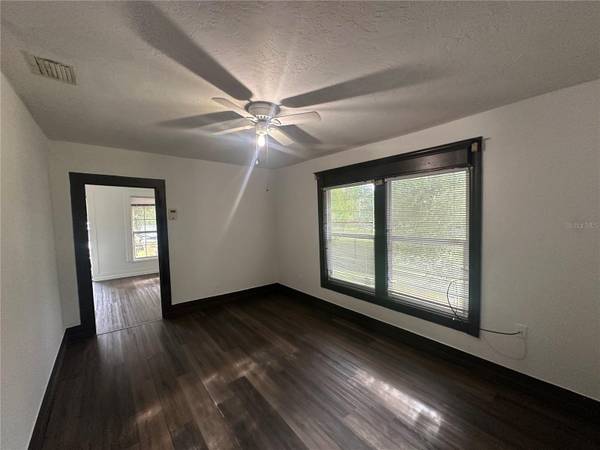 8725 N SILVER LAKE RD, Leesburg, FL 34788