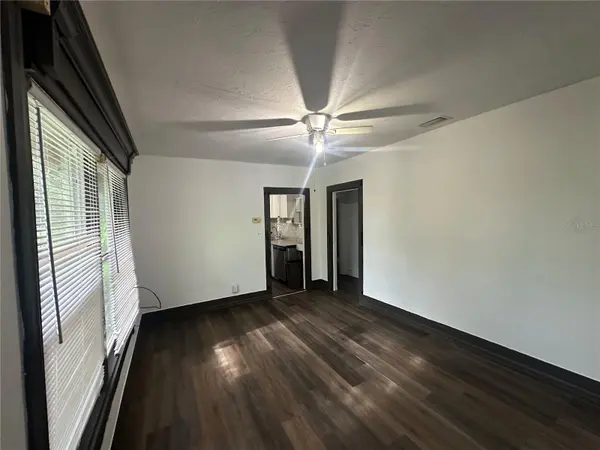 8725 N SILVER LAKE RD, Leesburg, FL 34788