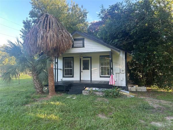 8725 N SILVER LAKE RD, Leesburg, FL 34788
