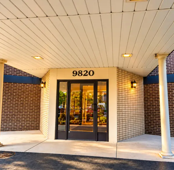 9820 S PULASKI RD #210, Oak Lawn, IL 60453