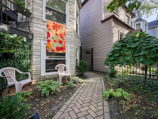 3037 N Elbridge AVE #G, Chicago, IL 60618