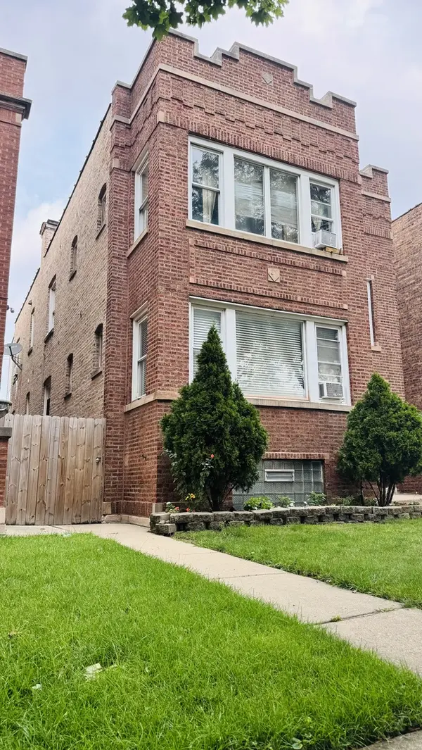 4818 W Fletcher ST, Chicago, IL 60641
