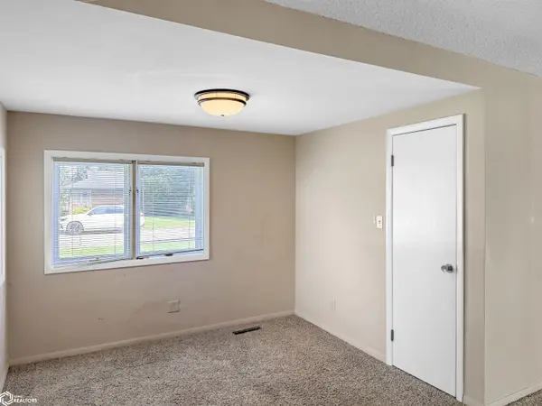 608 Douglas AVE, Ackley, IA 50601