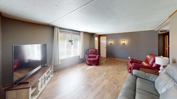 560 E Isle ST, Isle, MN 56342