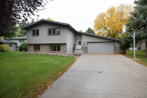1913 26 1/2 AVE S, Fargo, ND 58103