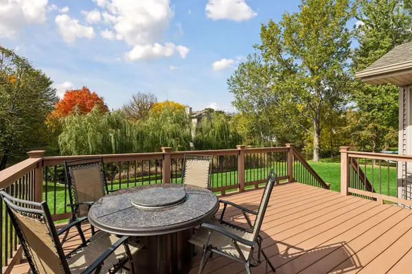 5425 Teakwood LN N, Plymouth, MN 55442