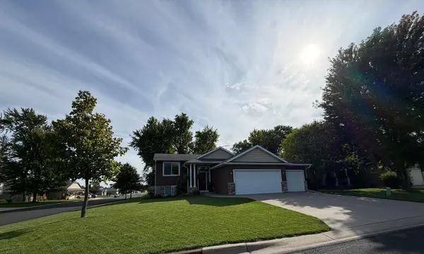 201 Golden Bear LN, Zumbrota, MN 55992