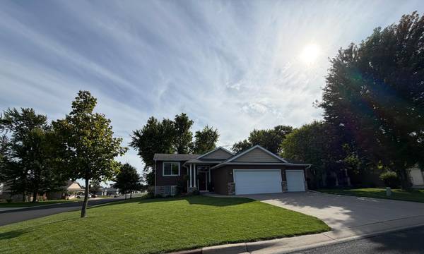 201 Golden Bear LN, Zumbrota, MN 55992