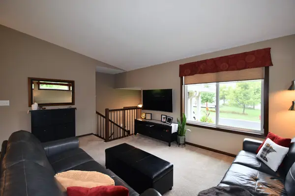 201 Golden Bear LN, Zumbrota, MN 55992