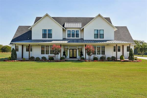 10500 Secretariat DR, Mustang, OK 73064