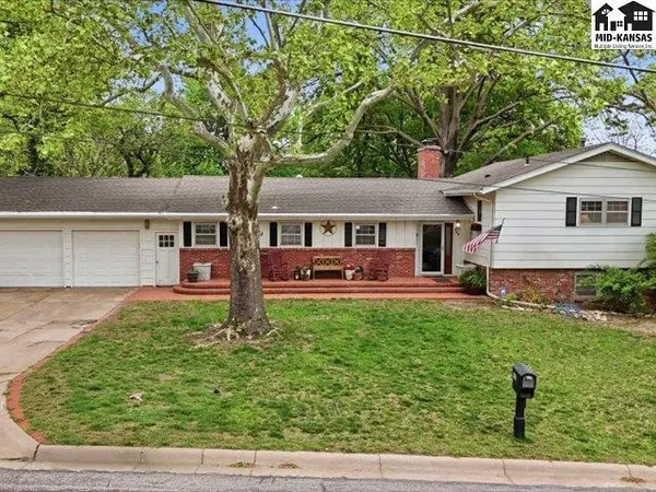608 W 8th St, Newton, KS 67114