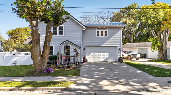 108 S OAK AVE, Gillett, WI 54124