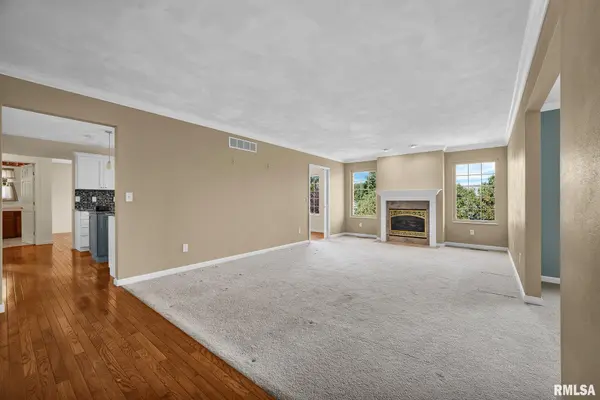 3811 W EAGLE POINT DR, Peoria, IL 61615