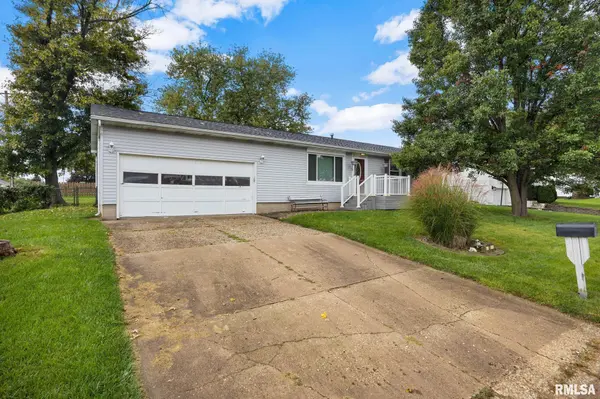 415 E ALMOND ST, Washington, IL 61571