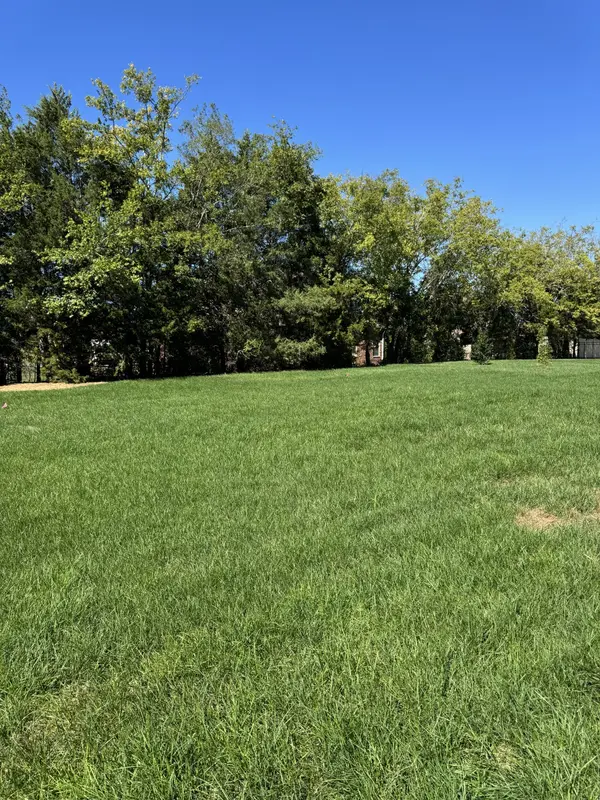 1010 Stone Creek Ln, Lebanon, TN 37087