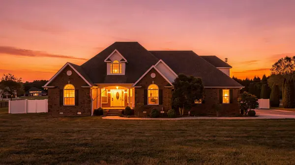 72 Creekside Dr, Manchester, TN 37355