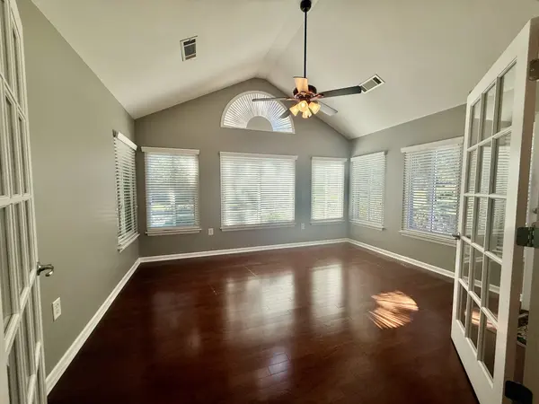 825 Browns Ln #201, Gallatin, TN 37066