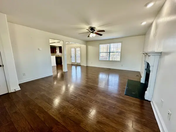 1212 Meachem Dr, Clarksville, TN 37042