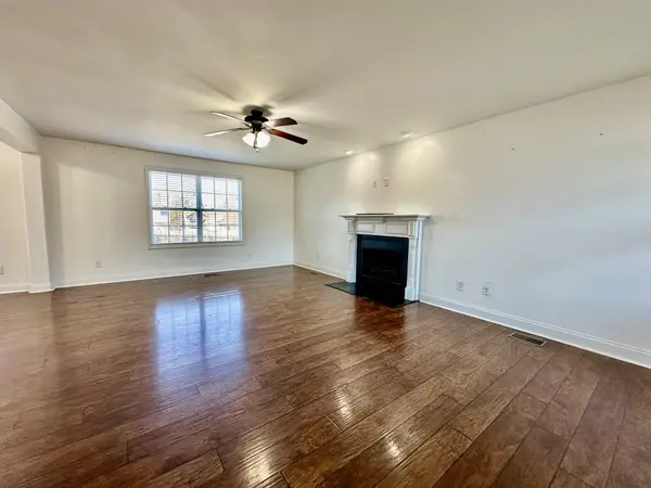 1212 Meachem Dr, Clarksville, TN 37042