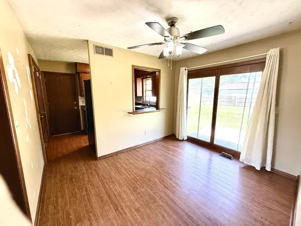 2760 S Bennett, Wichita, KS 67217