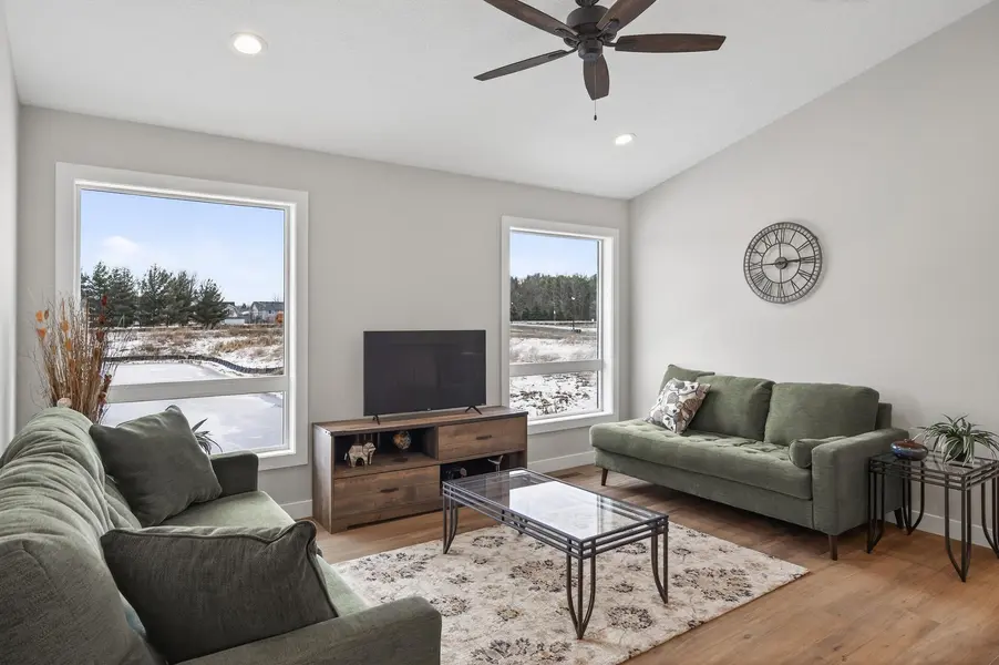 38653 Hawthorne AVE, North Branch, MN 55056
