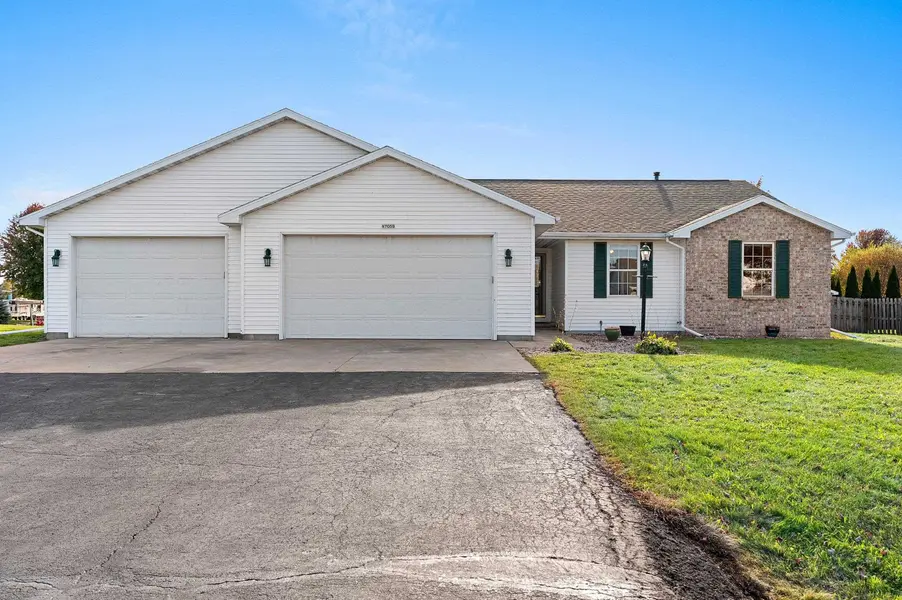 W7059 MAPLE TERRACE RD, Greenville, WI 54942