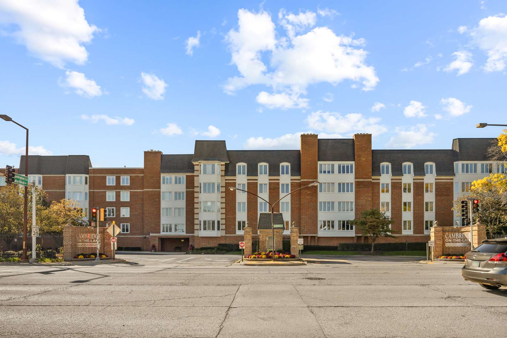 50 Lake BLVD #667, Buffalo Grove, IL 60089