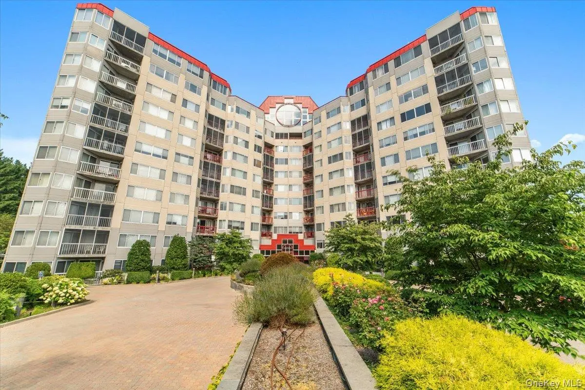 10 Stewart PL #9CE, White Plains, NY 10603