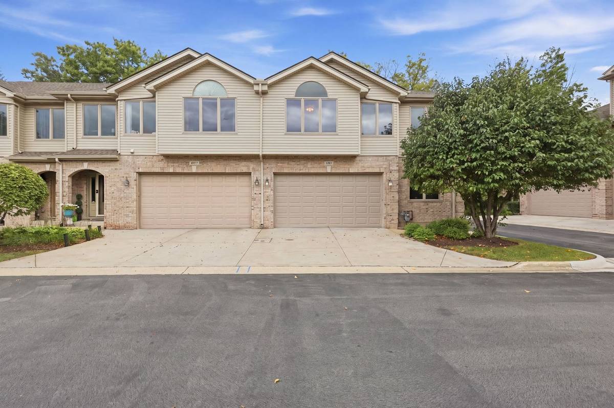 691 E Nerge RD, Roselle, IL 60172