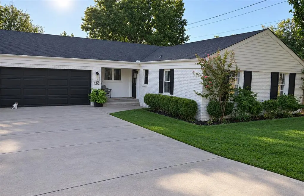 1201 Glenbrook TER, Nichols Hills, OK 73116