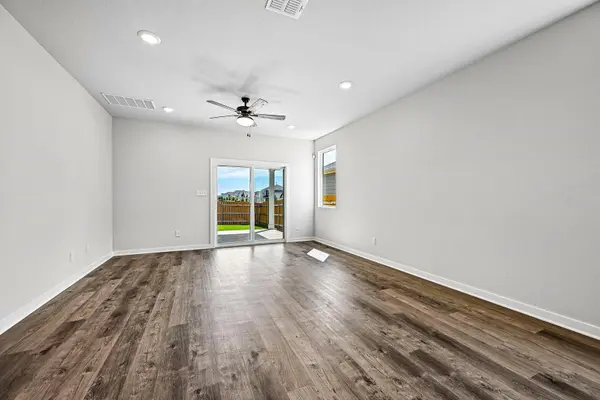 149 Hornet ST, Elgin, TX 78621