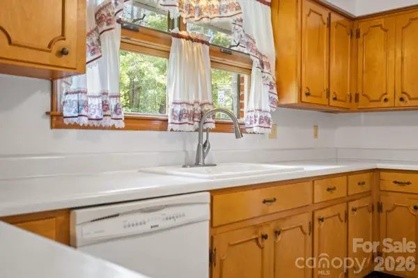 1450 Howard Gap RD, Hendersonville, NC 28792