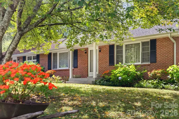 1450 Howard Gap RD, Hendersonville, NC 28792