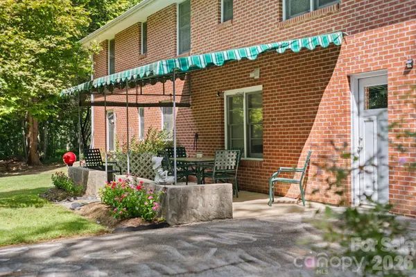 1450 Howard Gap RD, Hendersonville, NC 28792