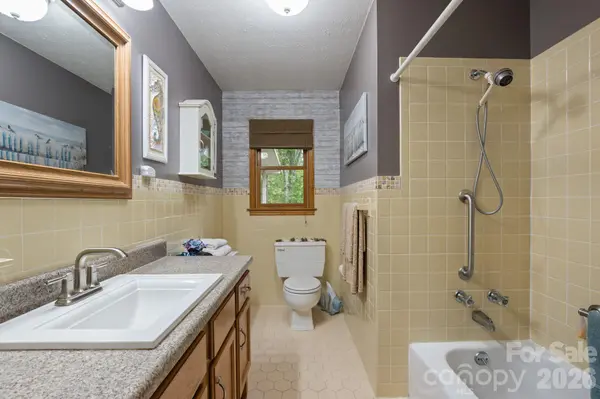 33 & 34 Grandview CT, Asheville, NC 28806
