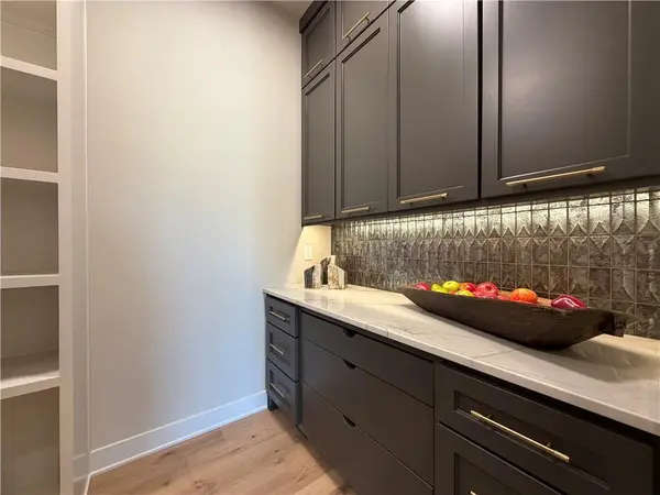 3248 W 133rd TER, Leawood, KS 66209