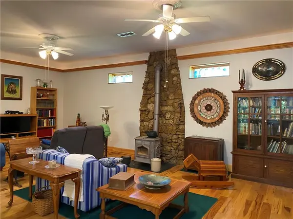 321 NW 1071st RD, Centerview, MO 64093