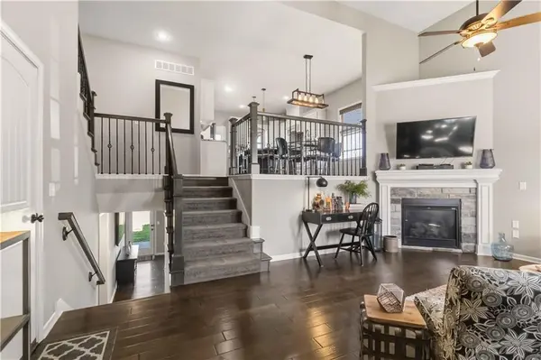 1318 NE 107th TER, Kansas City, MO 64155