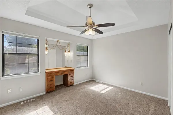 3804 NE Woods CT, Lee's Summit, MO 64064