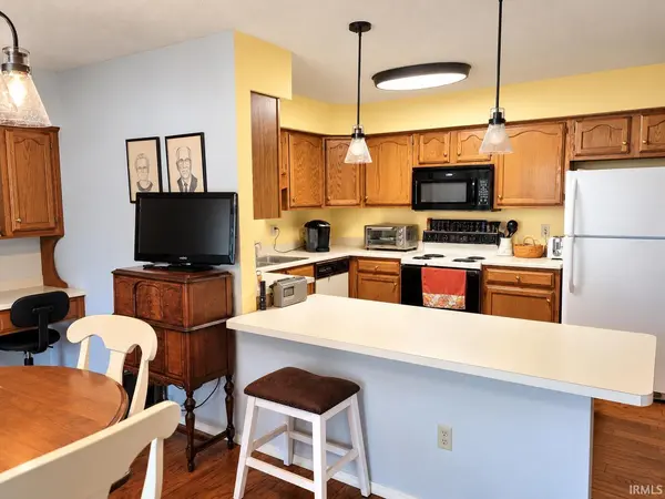6 Woodmere DR, Washington, IN 47501