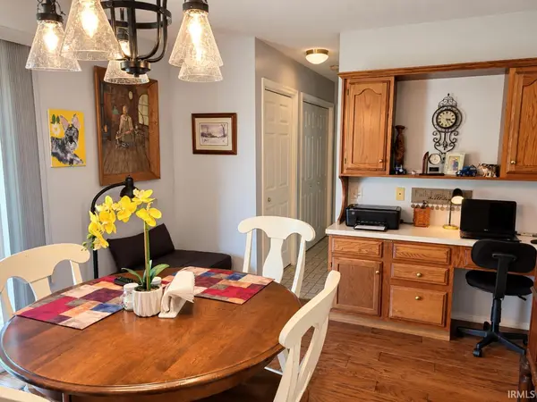 6 Woodmere DR, Washington, IN 47501