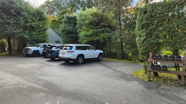 578 Heritage HLS #D, Somers, NY 10589