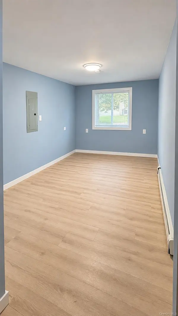 81 University Heights DR, Stony Brook, NY 11790