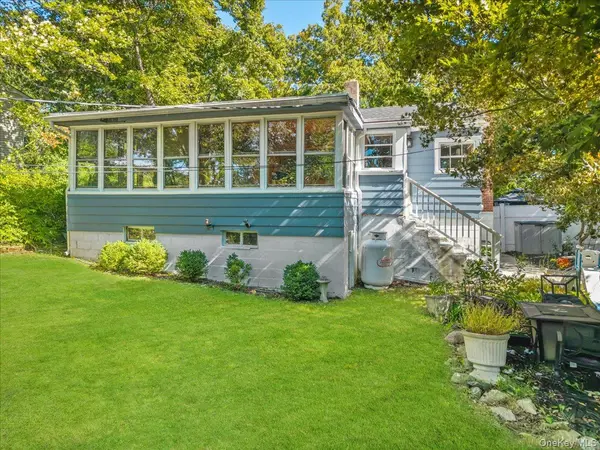 30 Maple RD, Lake Peekskill, NY 10537