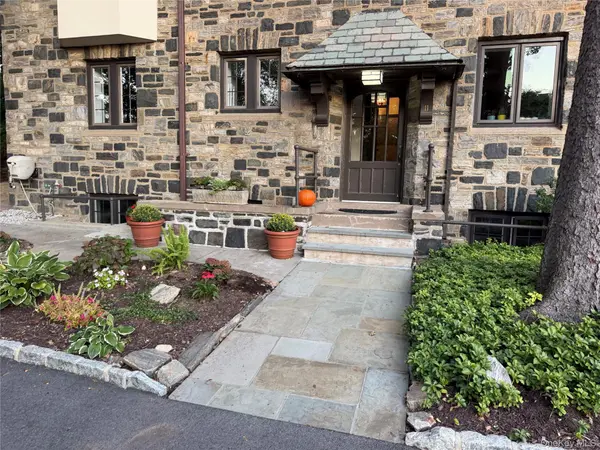 11 Beechtree LN #1A, Bronxville, NY 10708
