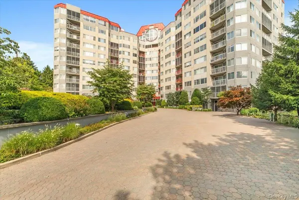 10 Stewart PL #9CE, White Plains, NY 10603