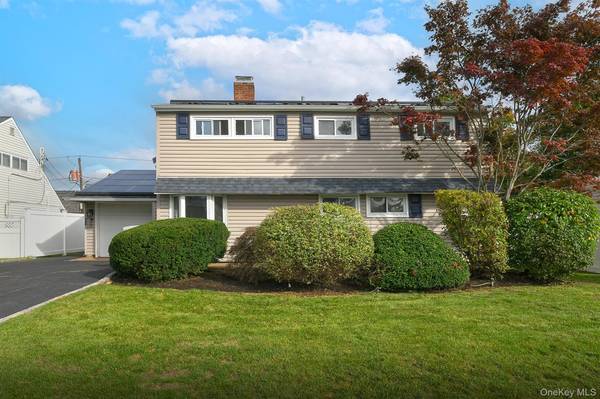 139 Horn LN, Levittown, NY 11756